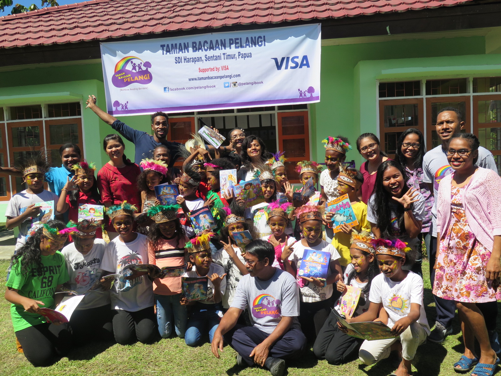 Menuai Harapan di SD Inpres Harapan Papua Taman Bacaan Pelangi [Rainbow Reading Gardens]