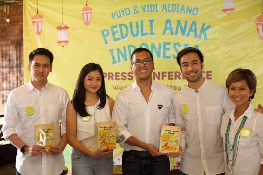 Vidi Aldiano supports Taman Bacaan Pelangi