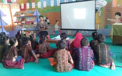 Menggunakan Chromecast dalam Kegiatan Membaca di Perpustakaan