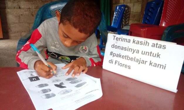 Penyaluran #Paketbelajar untuk siswa kelas  1 di Flores