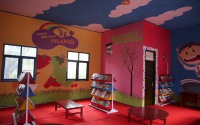 Perpustakaan Taman Bacaan Pelangi pertama di Tanah Mandar