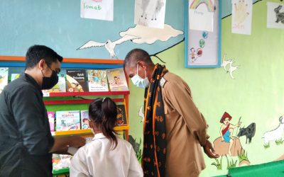 Peresmian Perpustakaan Ramah Anak Taman Bacaan Pelangi yang Ke- 137 di SD Katolik Nggolonio, Kab. Nagekeo