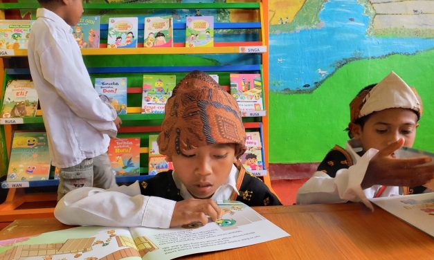 KEPALA SEKOLAH SDI NATASULE MEMENUHI  JANJINYA DI HARI PERESMIAN PERPUSTAKAAN RAMAH ANAK