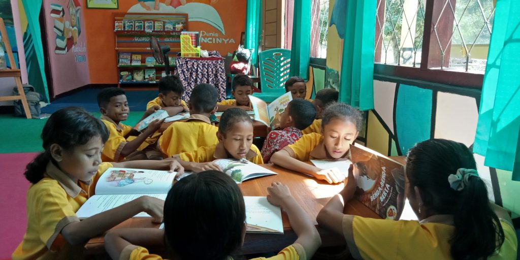 KEAJAIBAN MEMBACA NYARING ITU NYATA - Taman Bacaan Pelangi [Rainbow ...