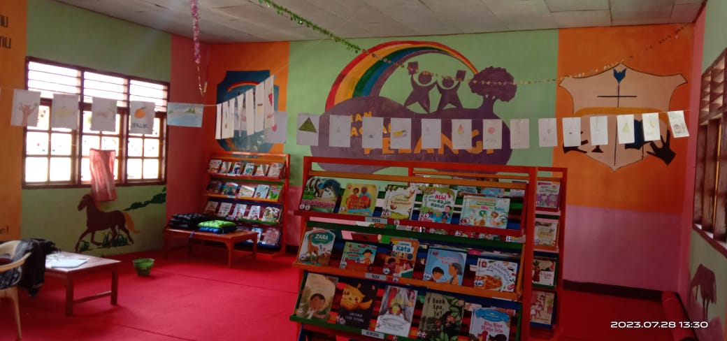 SDK Kota Parents Work Together to Repair the Leaked Library’s Roof