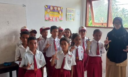 Siswa SDN Mauwaru Serbu Perpustakaan Saat Libur Sekolah